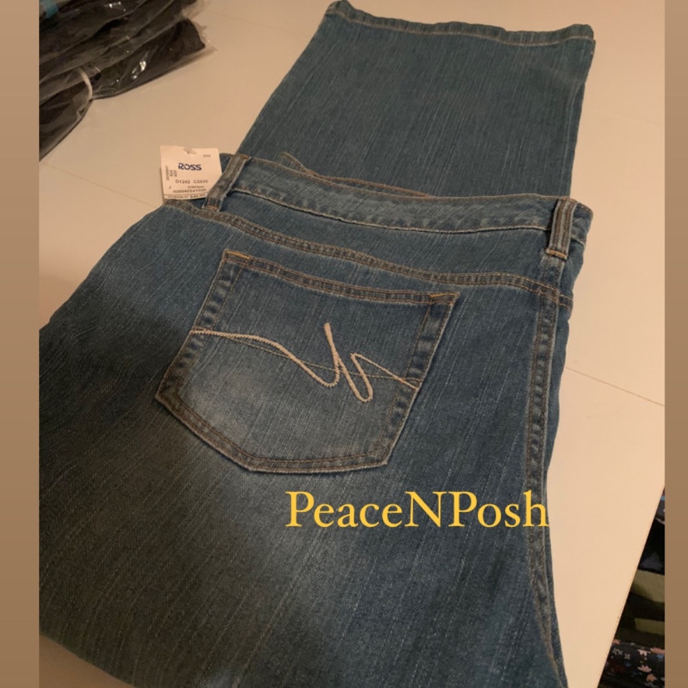 NWT/ Daisy Fuentes / Stonewashed blue jeans/ 20W